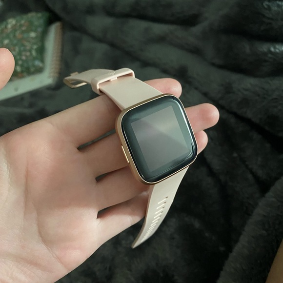 Fitbit Versa 2 - Picture 2 of 5